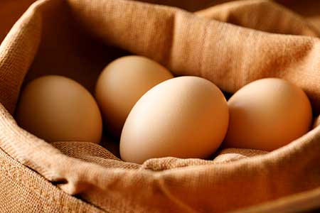 烏骨鶏デニッシュパンをカット